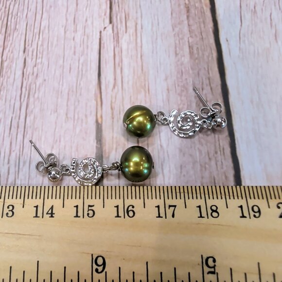 Handmade Earrings With Green Cultured Pearls and White Gold-Plated Details - Picture 5 of 8